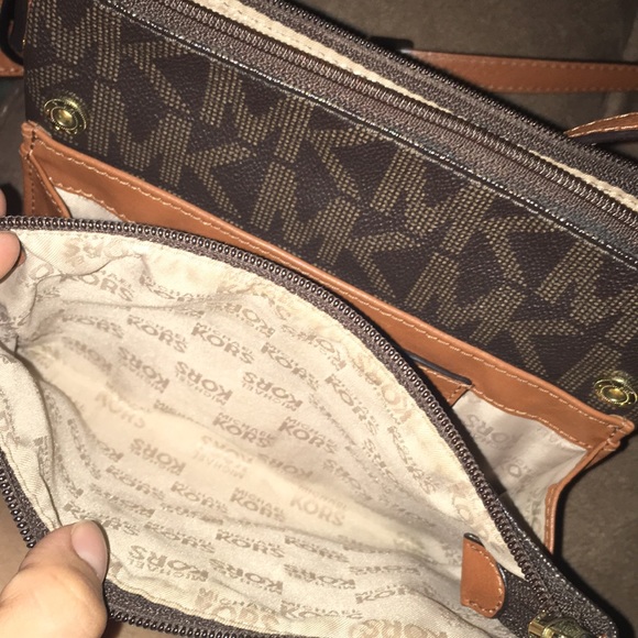 Authentic Michael Kors crossbody - Picture 3 of 5